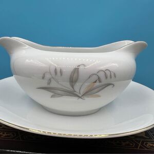 Gravy Boat attached underplate Kayson's, Rapsody